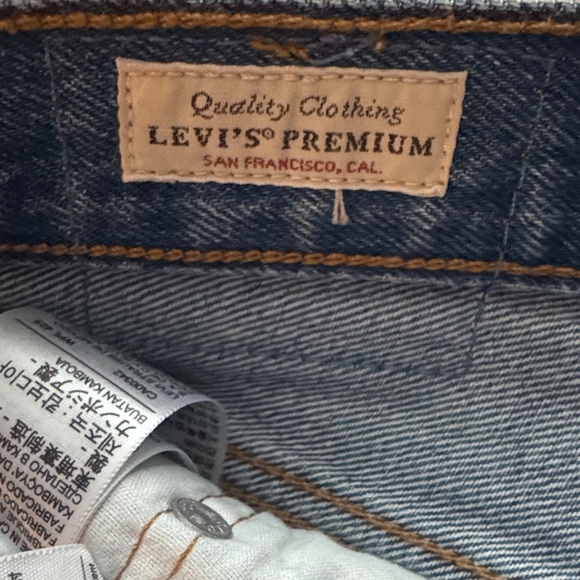 Levi’s Distressed Women Shorts 30 - Picture 4 of 5